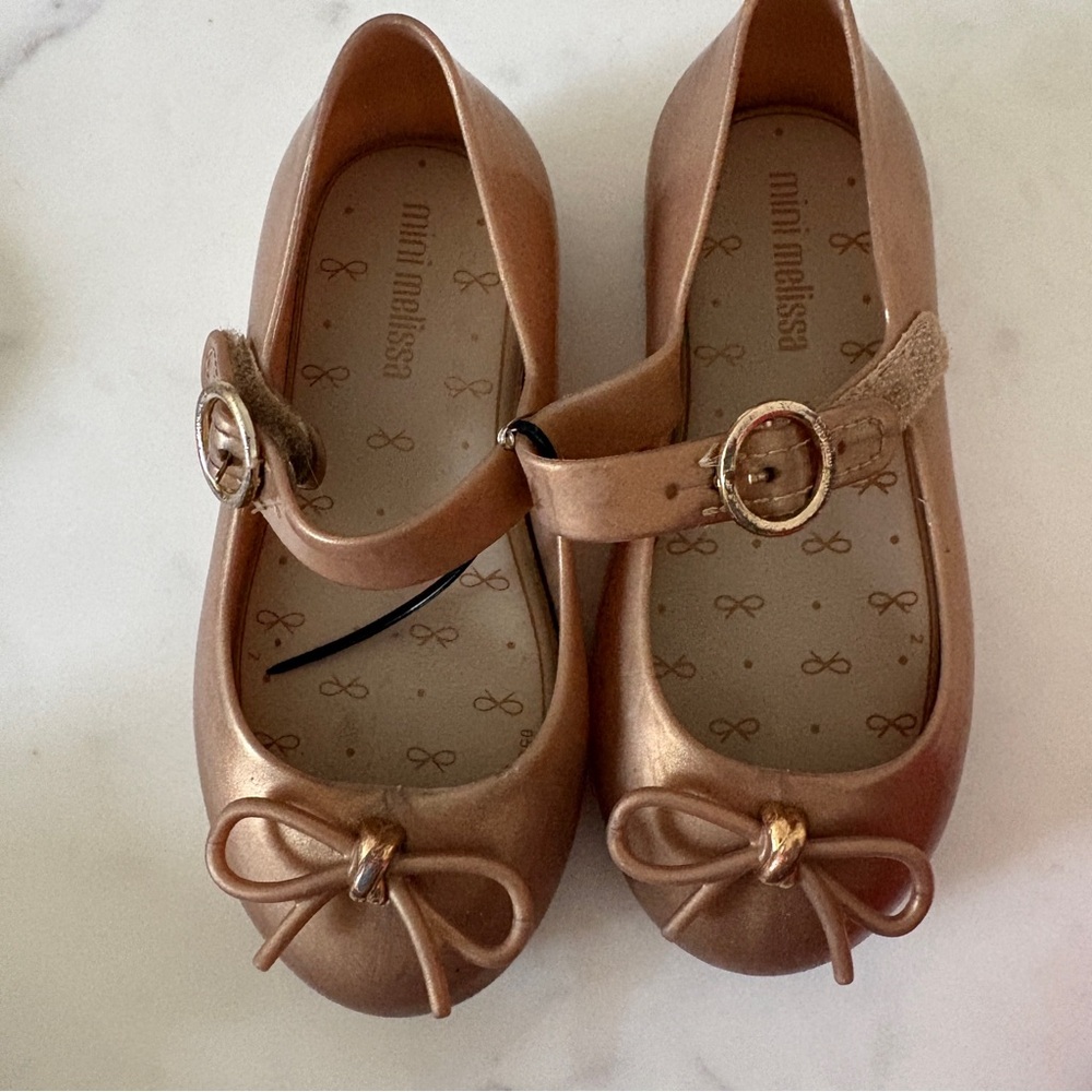 Mini Melissa gold size 8